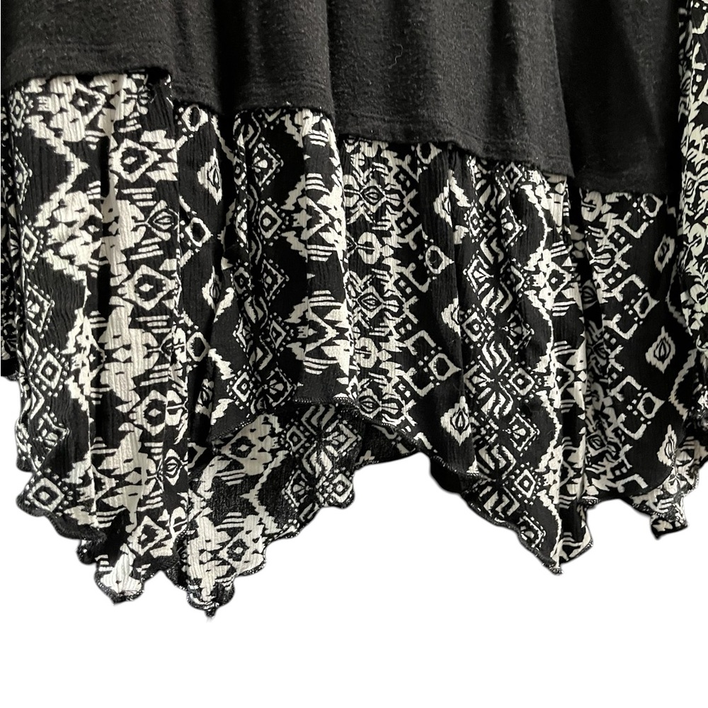🧶🧵Women's 1X Black & White Layered Printed Tunic Top ((EXCELLENT))🧵🧶 - Picture 5 of 6